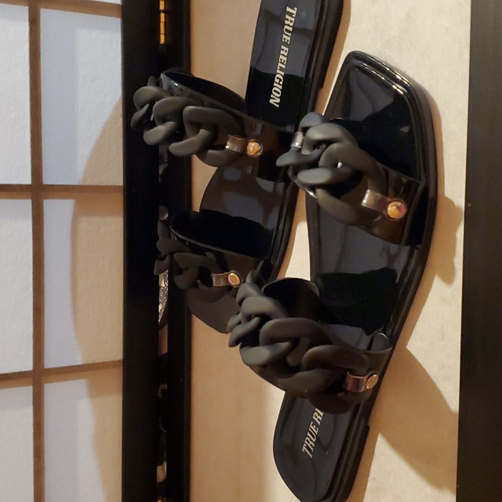 True religion sandals